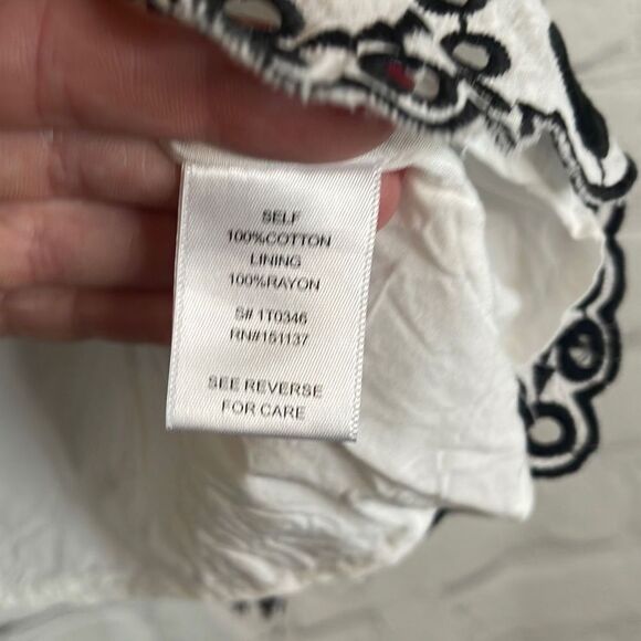 Isla Maude Women’s Black and White Eyelet Short Sleeve Top size small - Picture 5 of 6